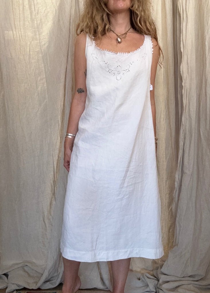 white slip dress cotton French Eyelet Detail Size:9 Yrs category: Sale Make a statement with Calvin Klein Collection Anita