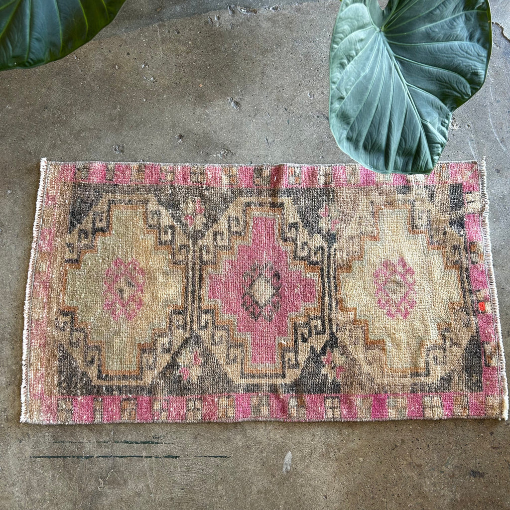 Vintage Turkish Rugs – House No.23